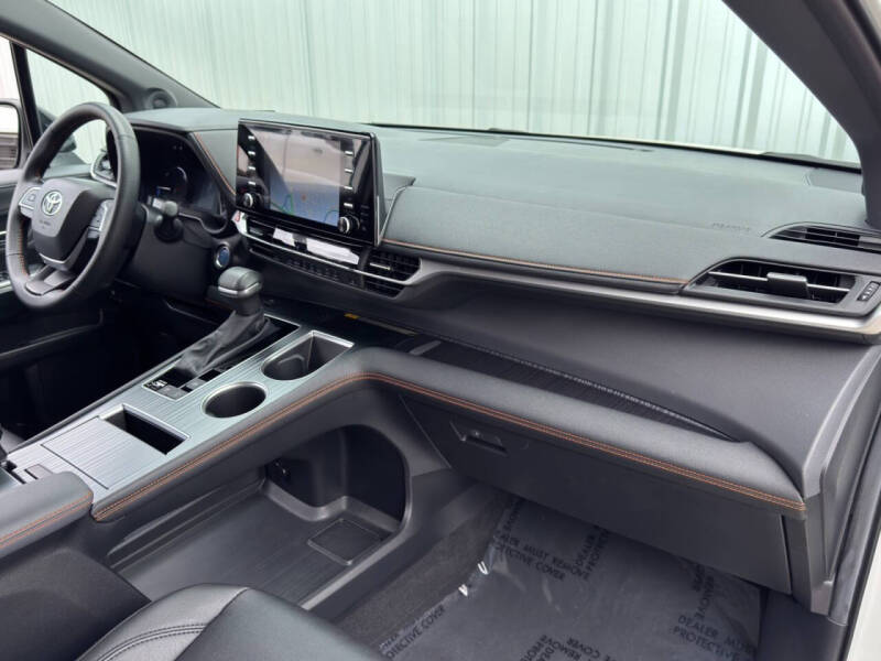 2024 Toyota Sienna XSE 7-Passenger
