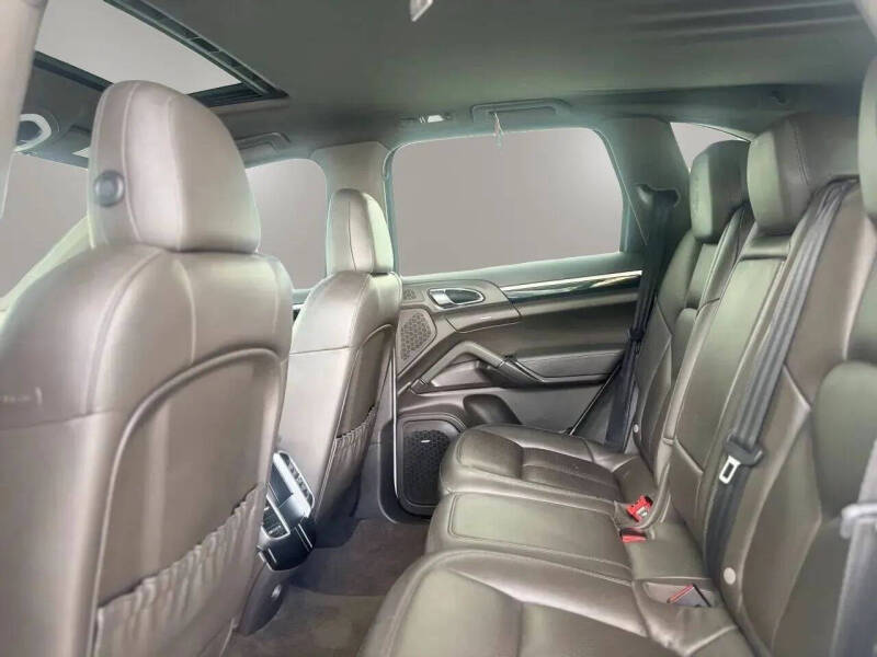 2017 Porsche Cayenne Platinum Edition
