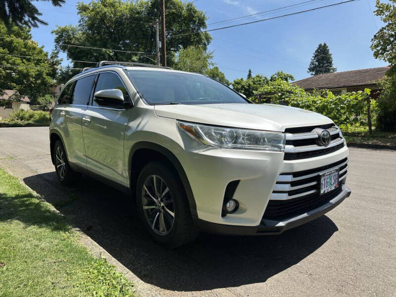 2019 Toyota Highlander SE