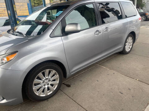 2012 Toyota Sienna XLE 7-Passenger