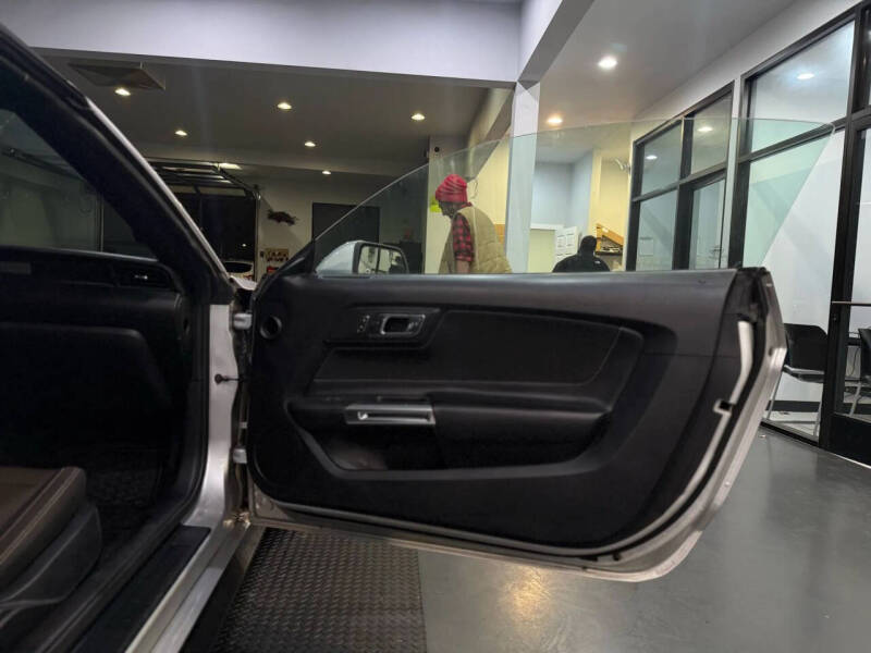 2015 Ford Mustang V6