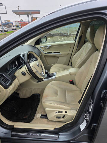 2016 Volvo XC60 T5 Drive-E Premier