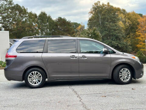 2011 Toyota Sienna XLE 8-Passenger