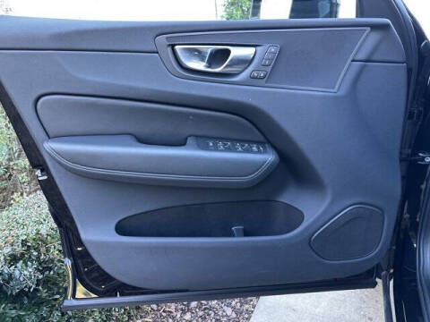 2025 Volvo XC60 B5 Plus Dark Theme