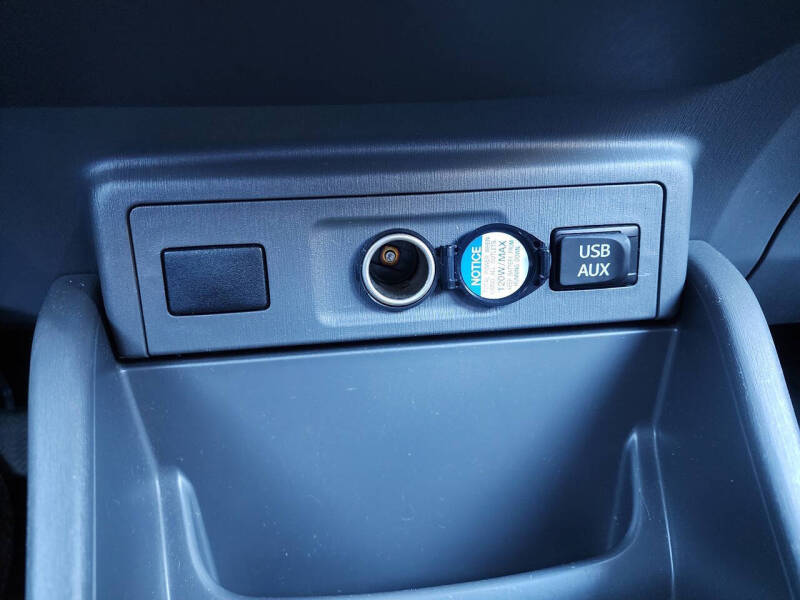 2014 Toyota Prius v Two