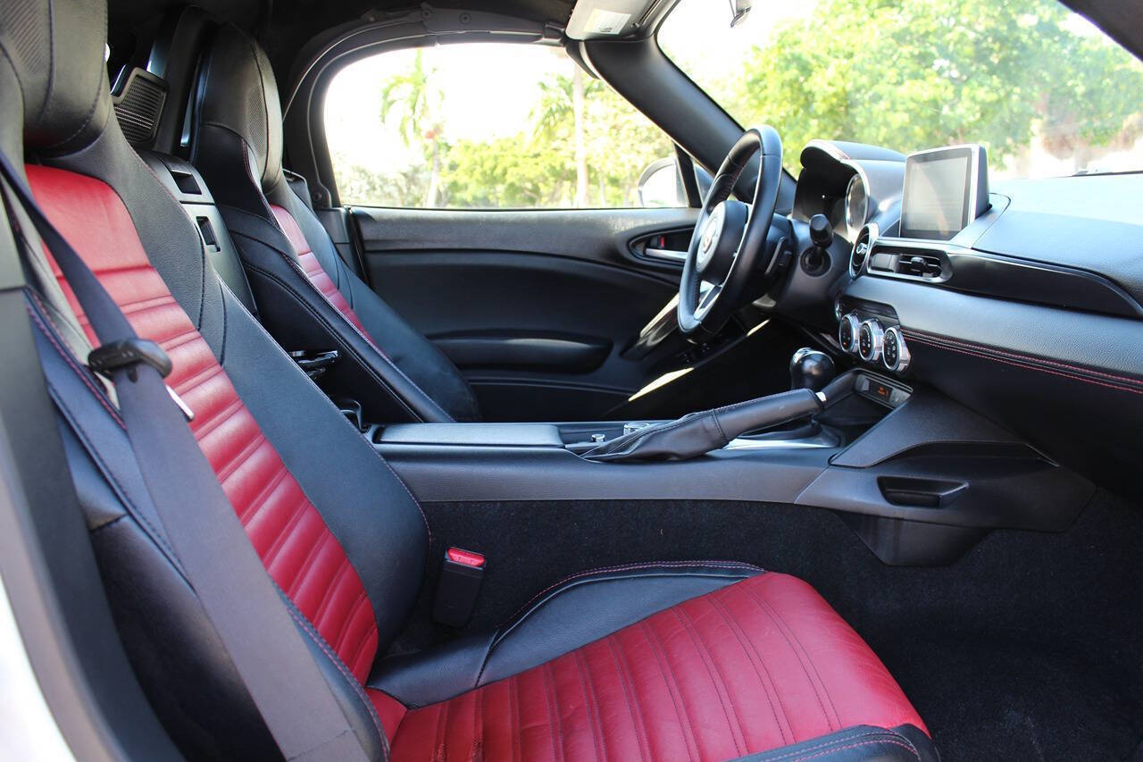 2018 FIAT 124 Spider 40