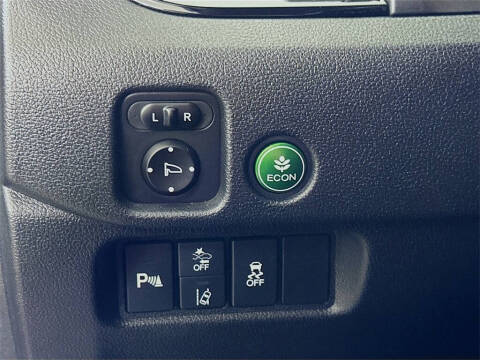 2019 Honda Pilot Touring w/Rear Captain's Chairs