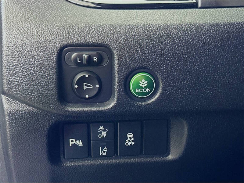 2019 Honda Pilot Touring w/Rear Captain's Chairs