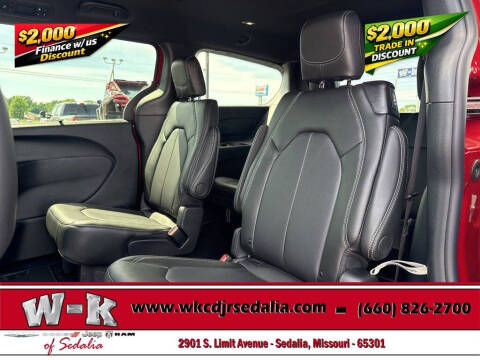 2027 Chrysler Pacifica Select