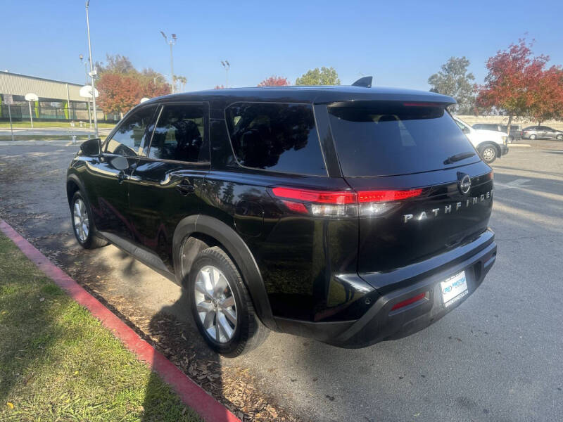 2022 Nissan Pathfinder S