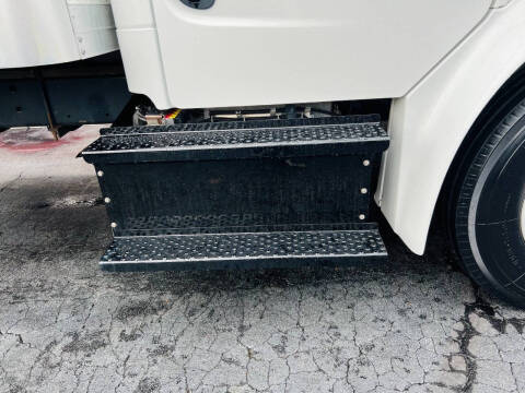 2018 Freightliner M2 106