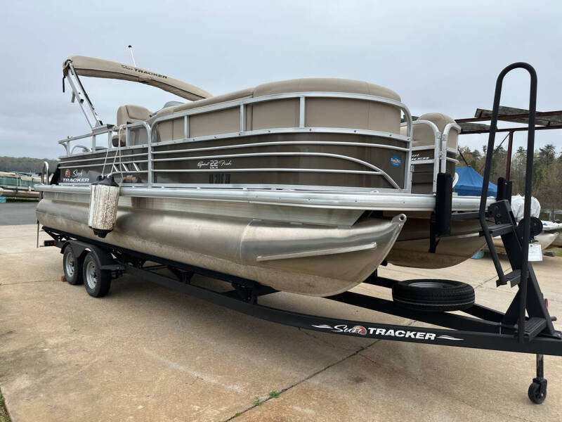 2023 Tracker Sport Fish 22 DLX