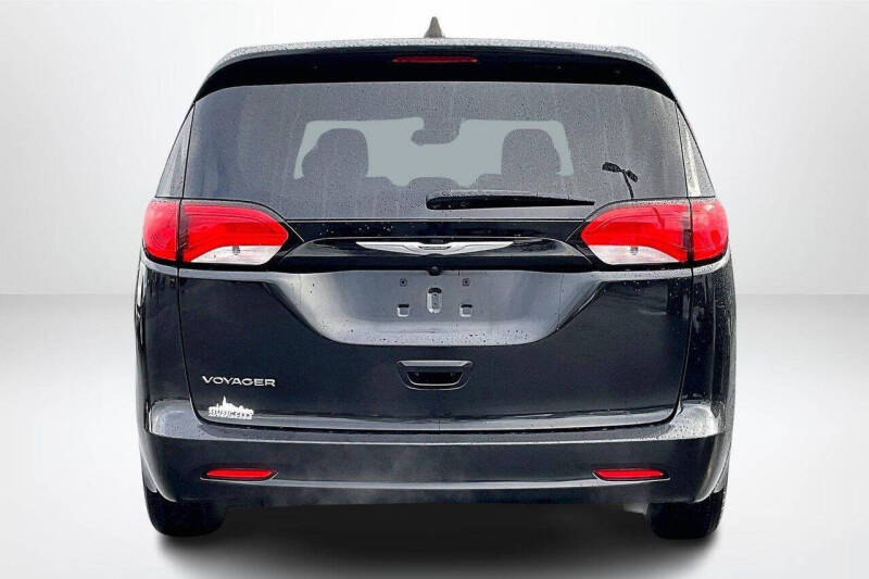2023 Chrysler Voyager LX