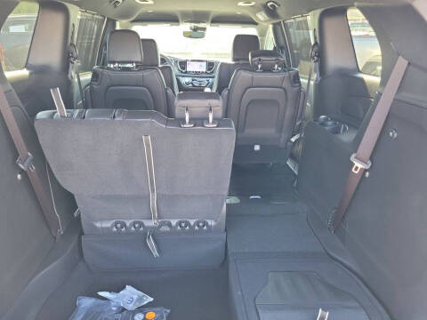 2025 Chrysler Pacifica Select