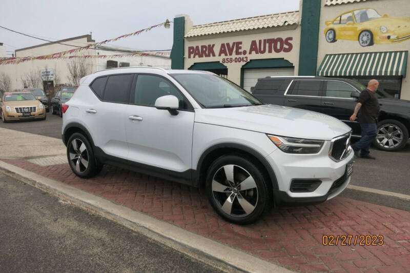 2020 Volvo XC40 for sale at PARK AVENUE AUTOS in Collingswood NJ