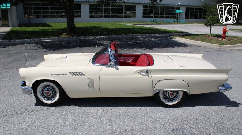 1957 Ford Thunderbird