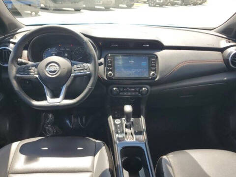 2022 Nissan Kicks SR