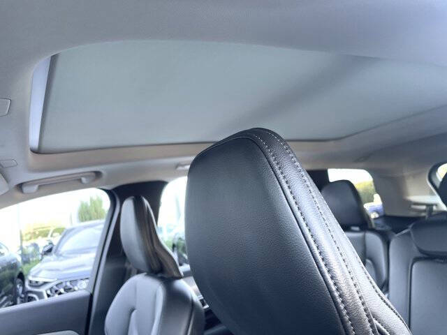 2025 Volvo XC90 B5 Core Bright Theme