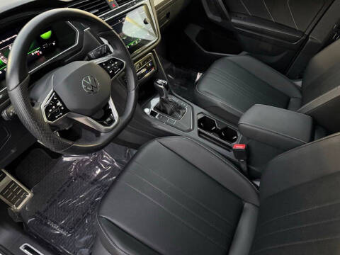 2023 Volkswagen Tiguan SE R-Line Black
