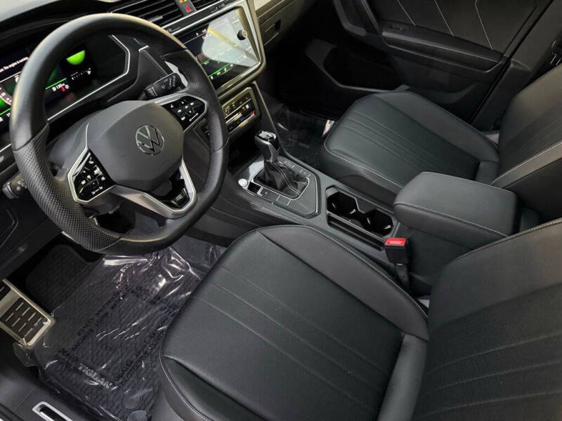 2023 Volkswagen Tiguan SE R-Line Black