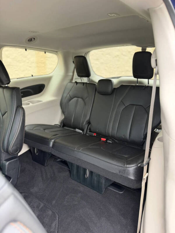 2017 Chrysler Pacifica Touring-L Plus