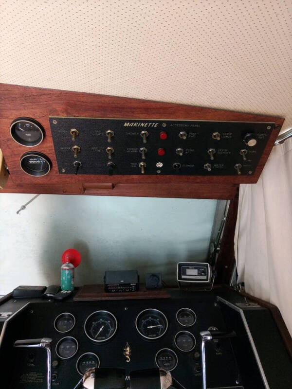 1981 Marinette fly bridge
