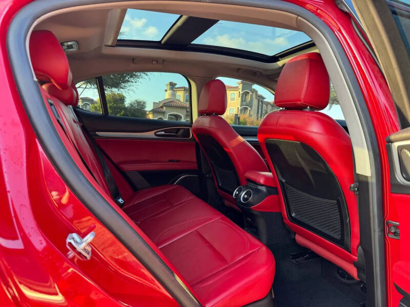 2019 Alfa Romeo Stelvio Sport