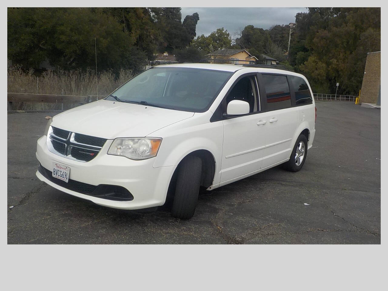 White 2012 Dodge Grand Caravan SXT SXT 4dr Mini-Van 1