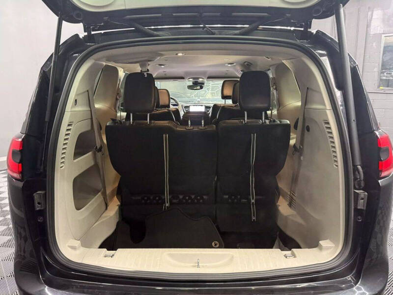 2022 Chrysler Pacifica Touring L