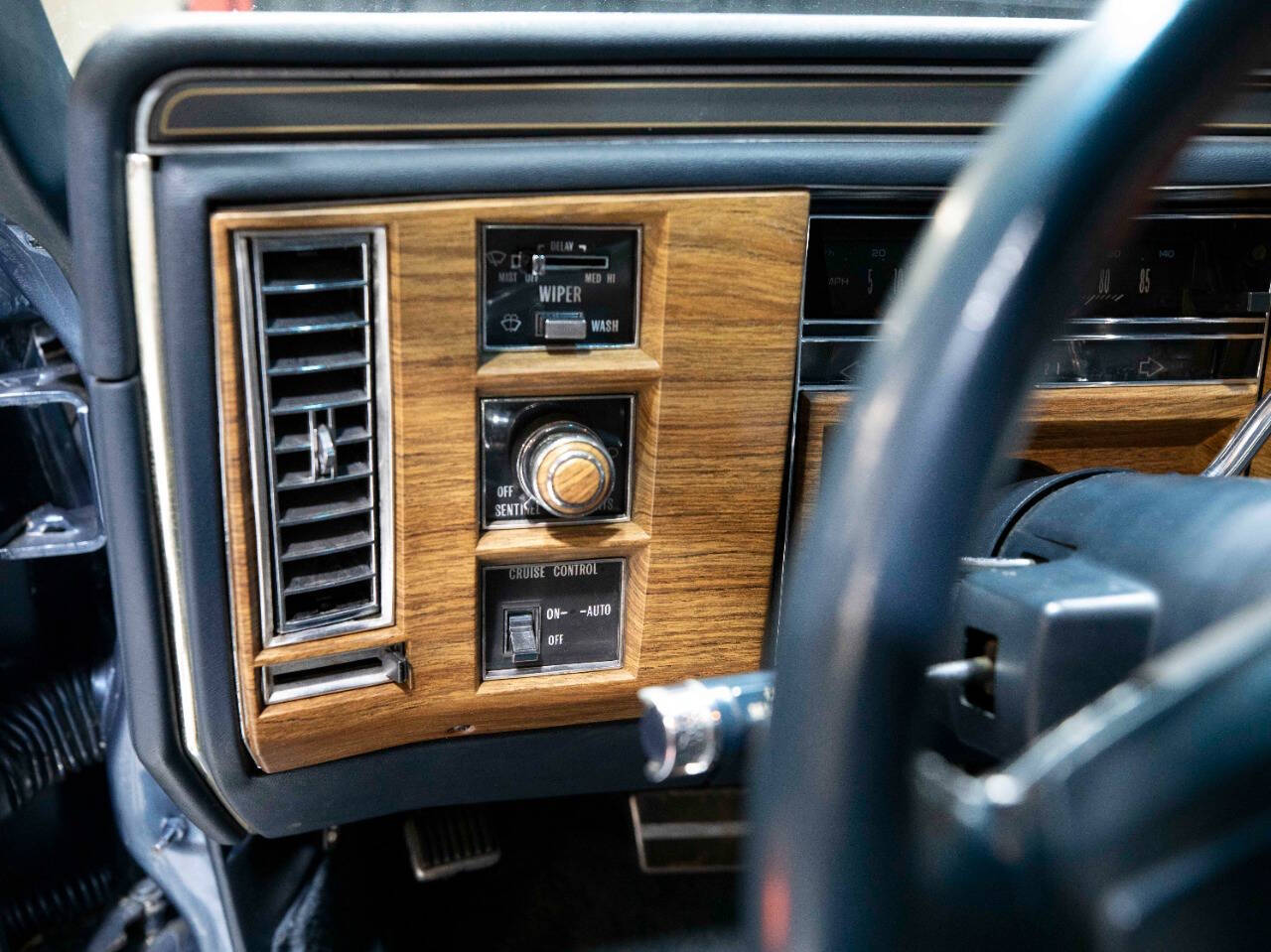 1985 Cadillac Fleetwood Brougham 44