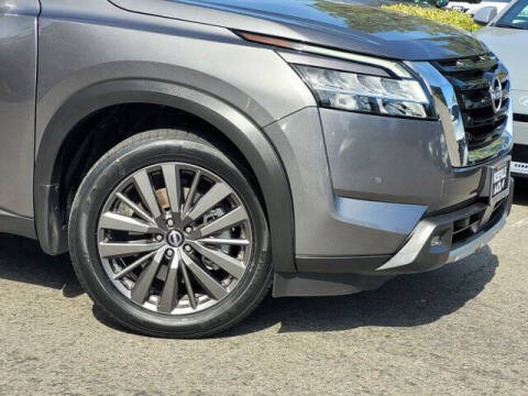 2022 Nissan Pathfinder SL