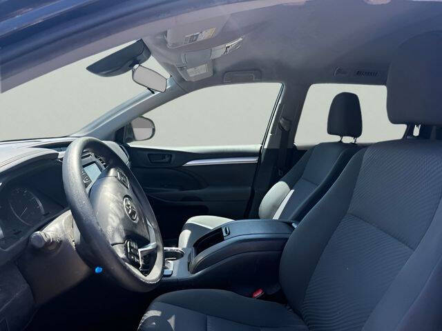 2019 Toyota Highlander LE