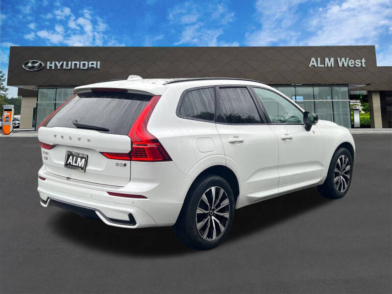 2024 Volvo XC60 B5 Core Dark Theme