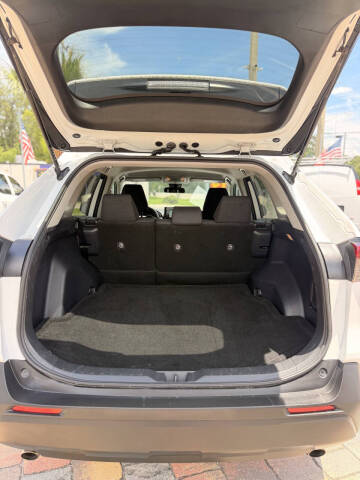 2019 Toyota RAV4 LE
