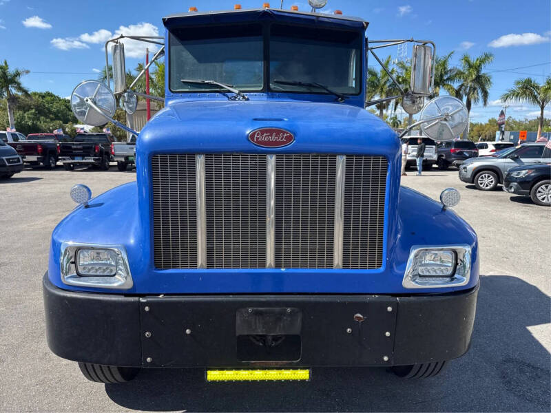 2004 Peterbilt 330