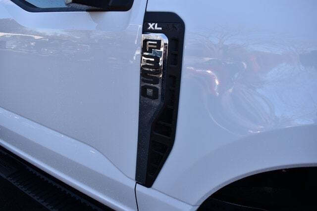 2025 Ford F-350 Super Duty XL