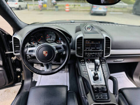 2014 Porsche Cayenne GTS