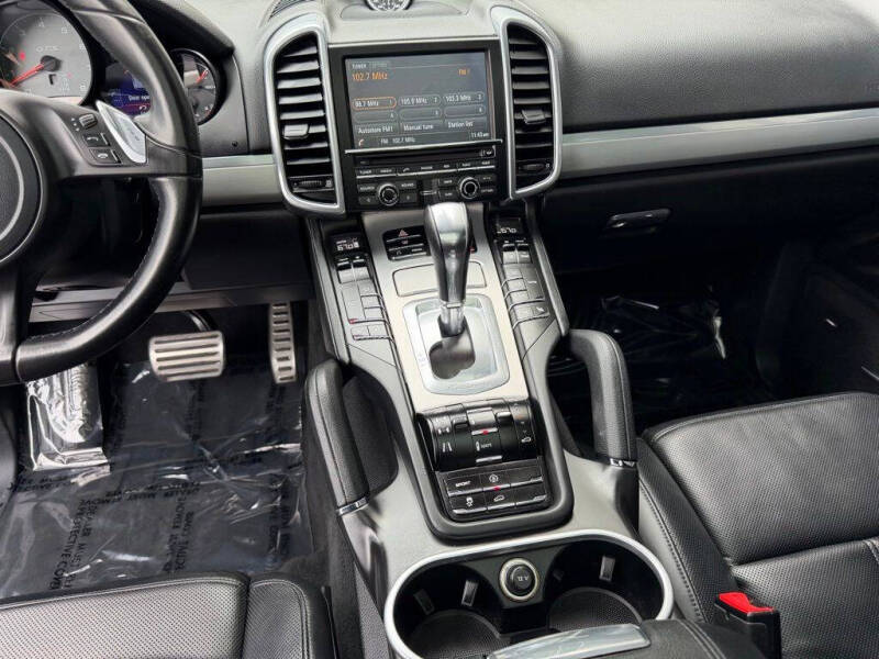2013 Porsche Cayenne GTS