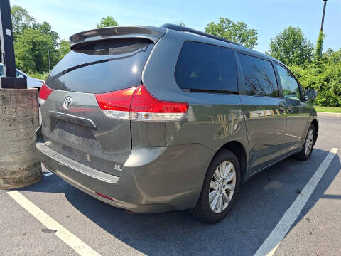 2014 Toyota Sienna LE 7-Passenger