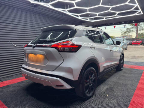 2023 Nissan Kicks SR