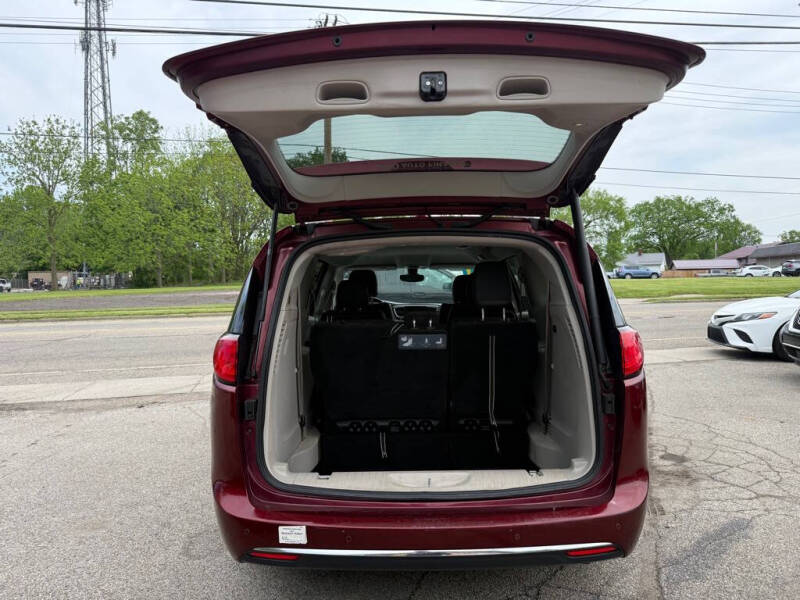 2017 Chrysler Pacifica Touring-L