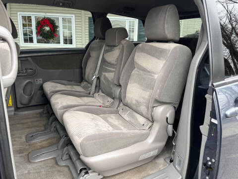 2009 Toyota Sienna LE 7-Passenger