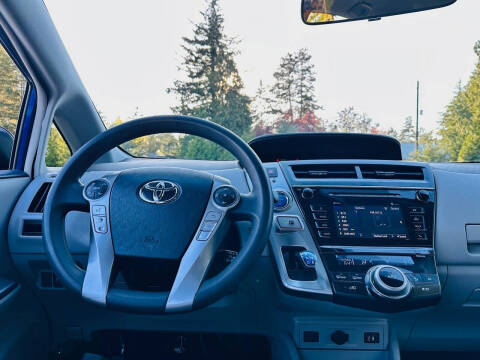 2016 Toyota Prius v Three