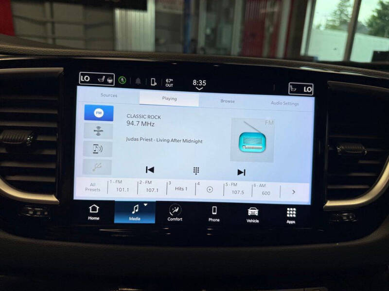 2023 Chrysler Pacifica Touring L