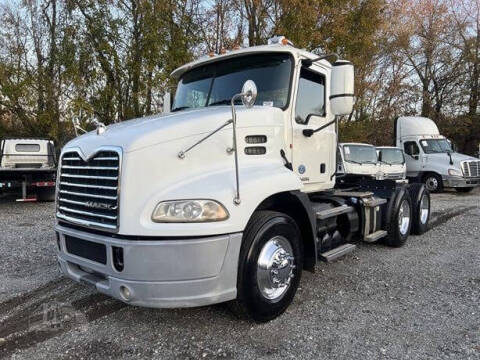 2013 Mack Pinnacle