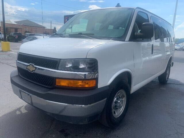 2017 Chevrolet Express Passenger LT 2500