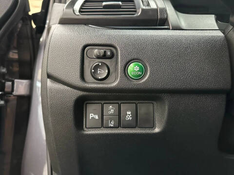 2021 Honda Pilot Touring w/Rear Captain's Chairs