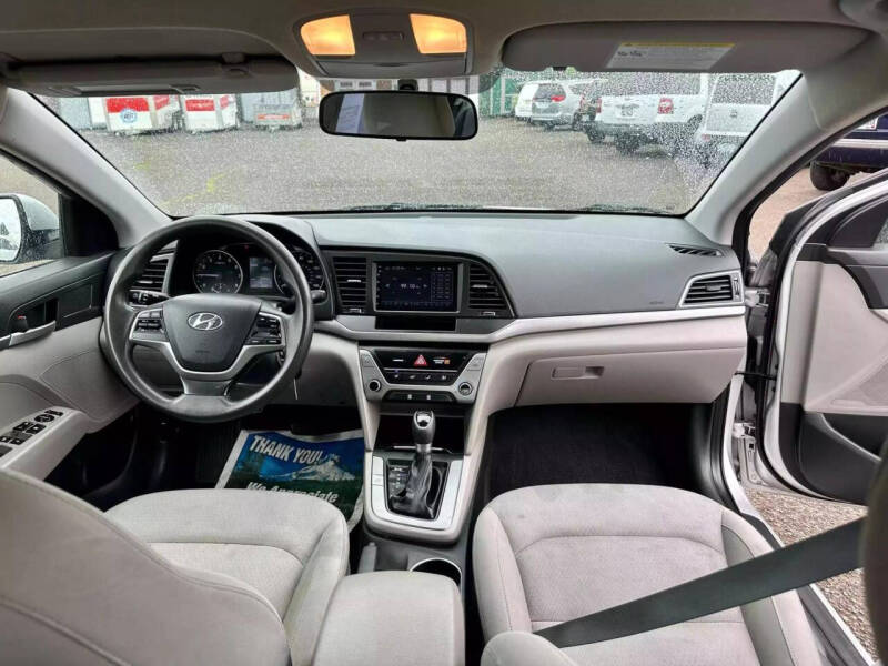 2017 Hyundai Elantra SE photo 13