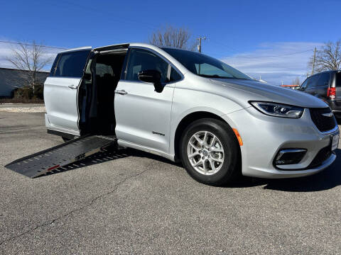 2024 Chrysler Pacifica Touring L