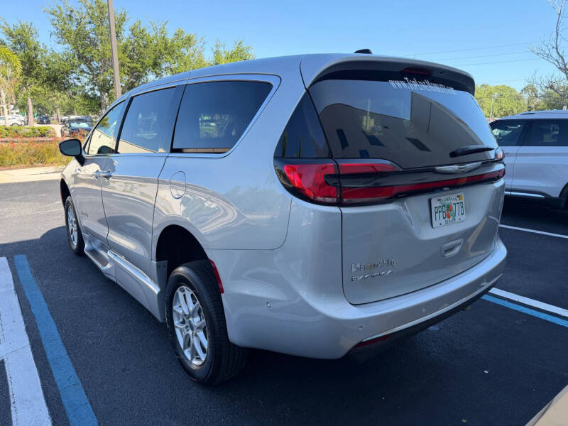 2024 Chrysler Pacifica Touring L